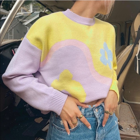 Daisy Yin & Yang Sweater - Picture 4 of 4